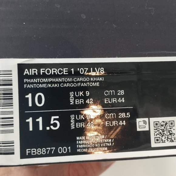 Air force 1 07 LV8 size 10US mens 11.5 womens - Picture 8 of 9